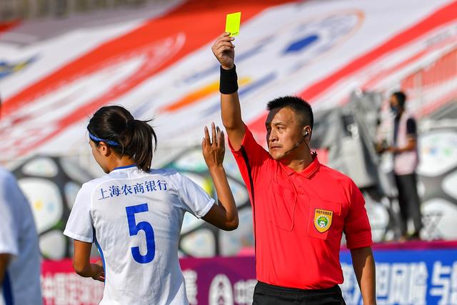 回来了！武桐桐恢复训练 去年世界杯决赛重伤