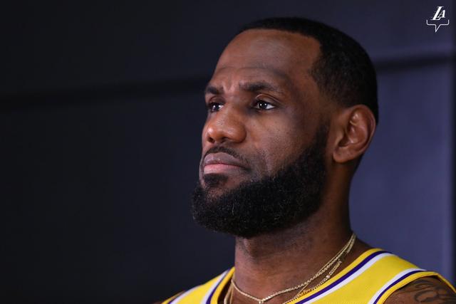 王哲林22+10上海险胜浙江 张帆20分北控胜广州