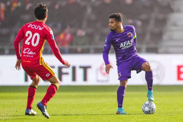 那支在英超奇迹夺冠的球队 如今跌向了深渊